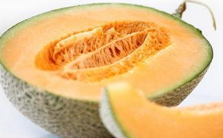 晚上吃哈密瓜会肚疼嘛,哈密瓜晚食易引发肚疼？揭秘夜间食用哈密瓜的风险