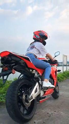 摩托小姐姐吃瓜,揭秘娱乐圈那些事儿